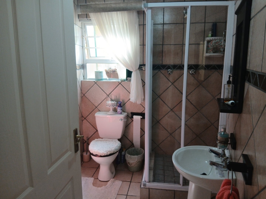5 Bedroom Property for Sale in Wavecrest Eastern Cape